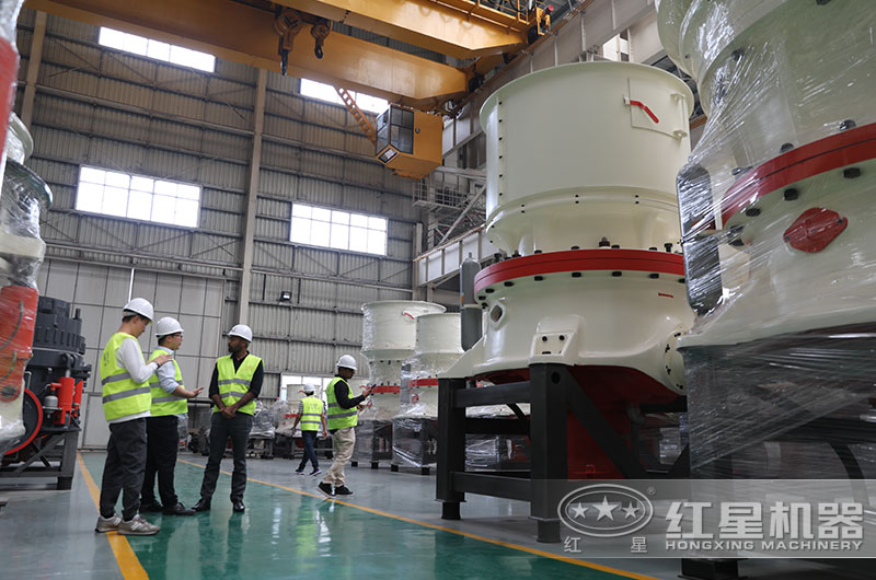 客戶來廠考察花崗巖破碎機設(shè)備 客戶來廠考察花崗巖破碎機設(shè)備