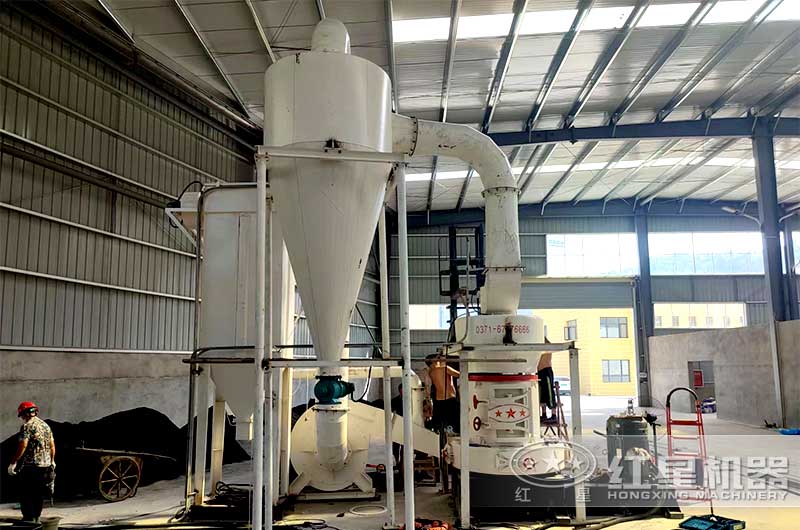 雷蒙磨粉機研磨安裝現(xiàn)場 雷蒙磨粉機研磨安裝現(xiàn)場