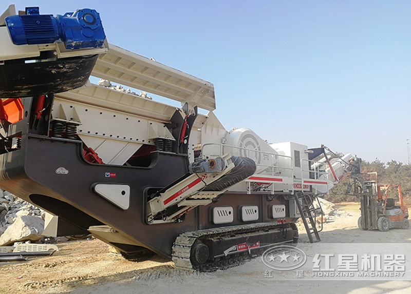 西峽-履帶式磚渣粉碎機(jī)現(xiàn)場 西峽-履帶式磚渣粉碎機(jī)現(xiàn)場